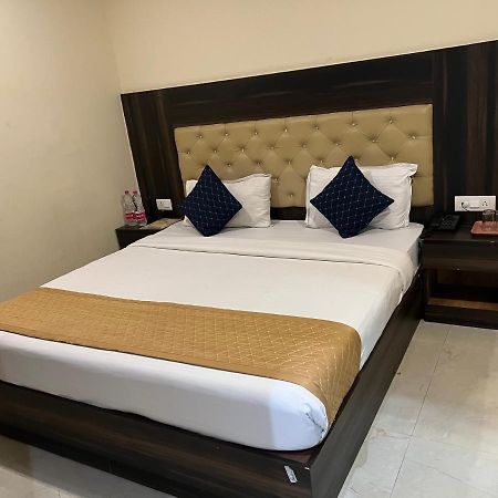 ניו דלהי Hotel Ivy Plaza Luxury מראה חיצוני תמונה