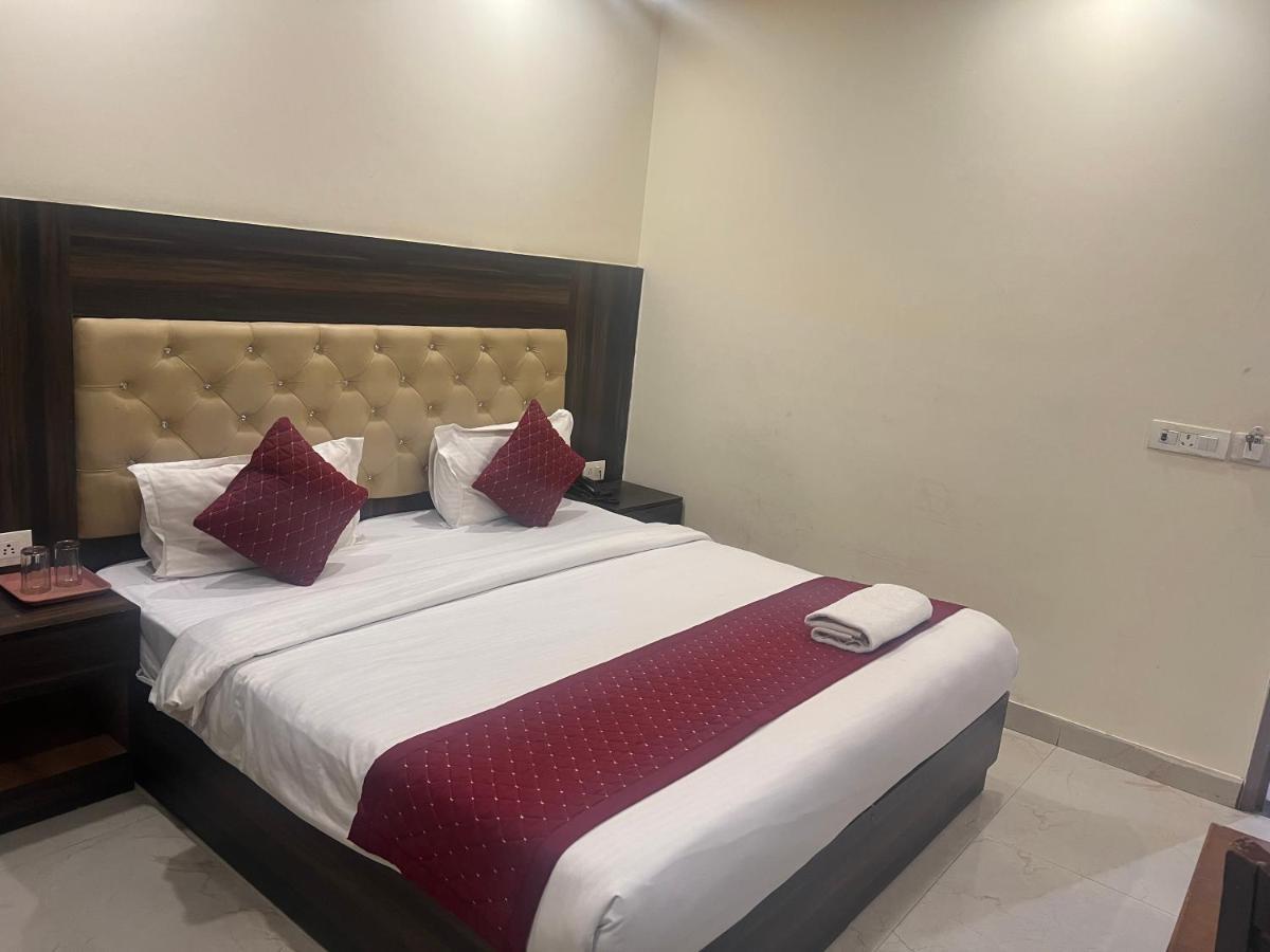 ניו דלהי Hotel Ivy Plaza Luxury מראה חיצוני תמונה