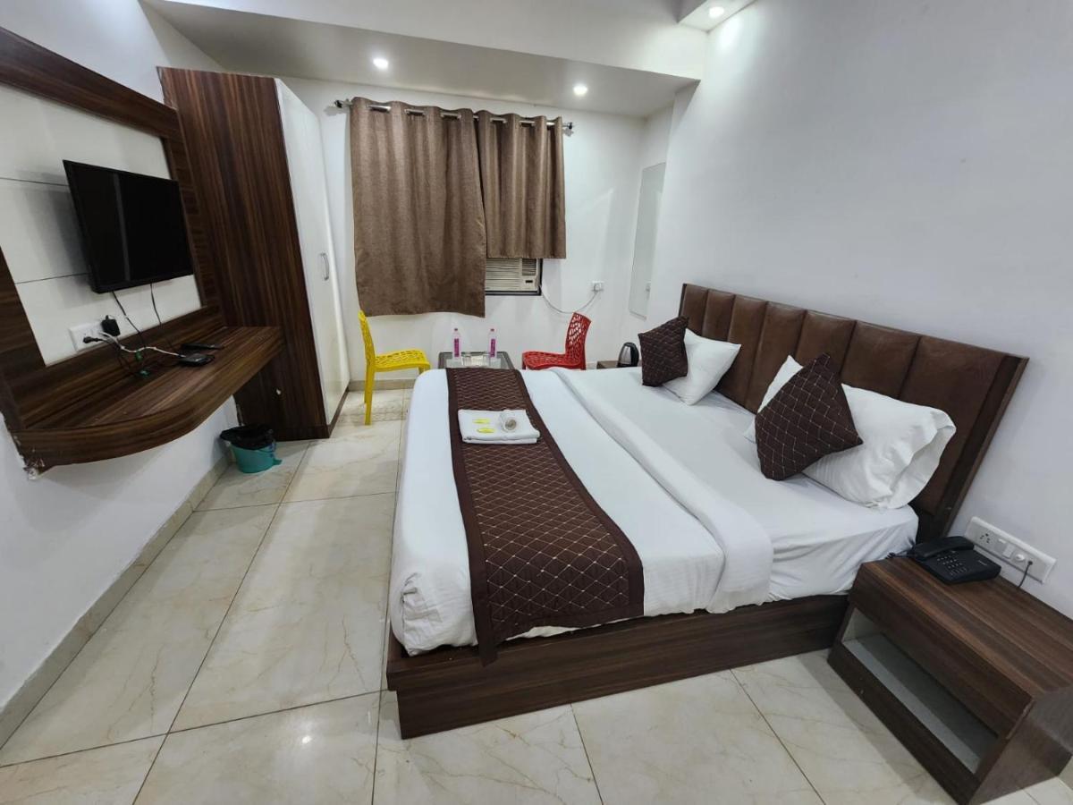 ניו דלהי Hotel Ivy Plaza Luxury מראה חיצוני תמונה