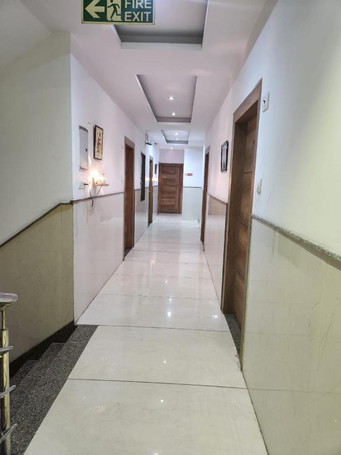 ניו דלהי Hotel Ivy Plaza Luxury מראה חיצוני תמונה