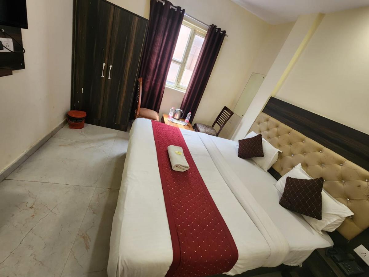 ניו דלהי Hotel Ivy Plaza Luxury מראה חיצוני תמונה